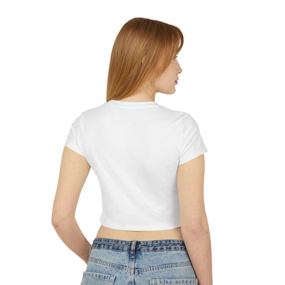 Woman wearing a white crop top and blue jeans 